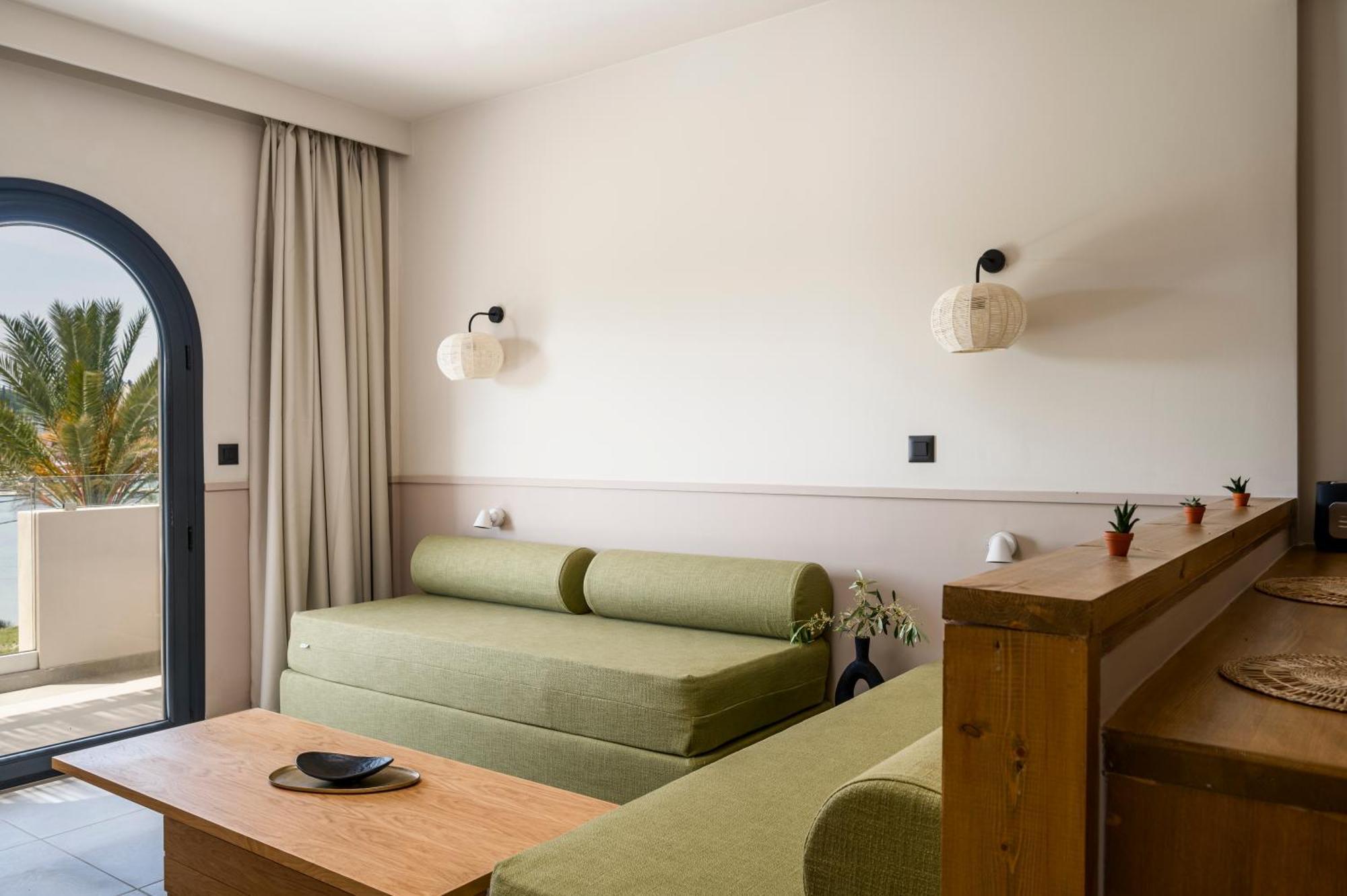 Loadstar Rooms & Suites Контокали Екстериор снимка