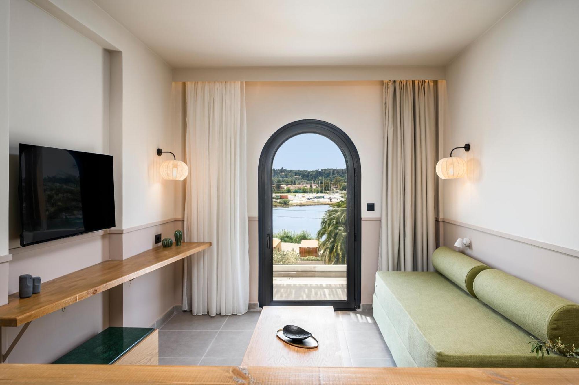 Loadstar Rooms & Suites Контокали Екстериор снимка
