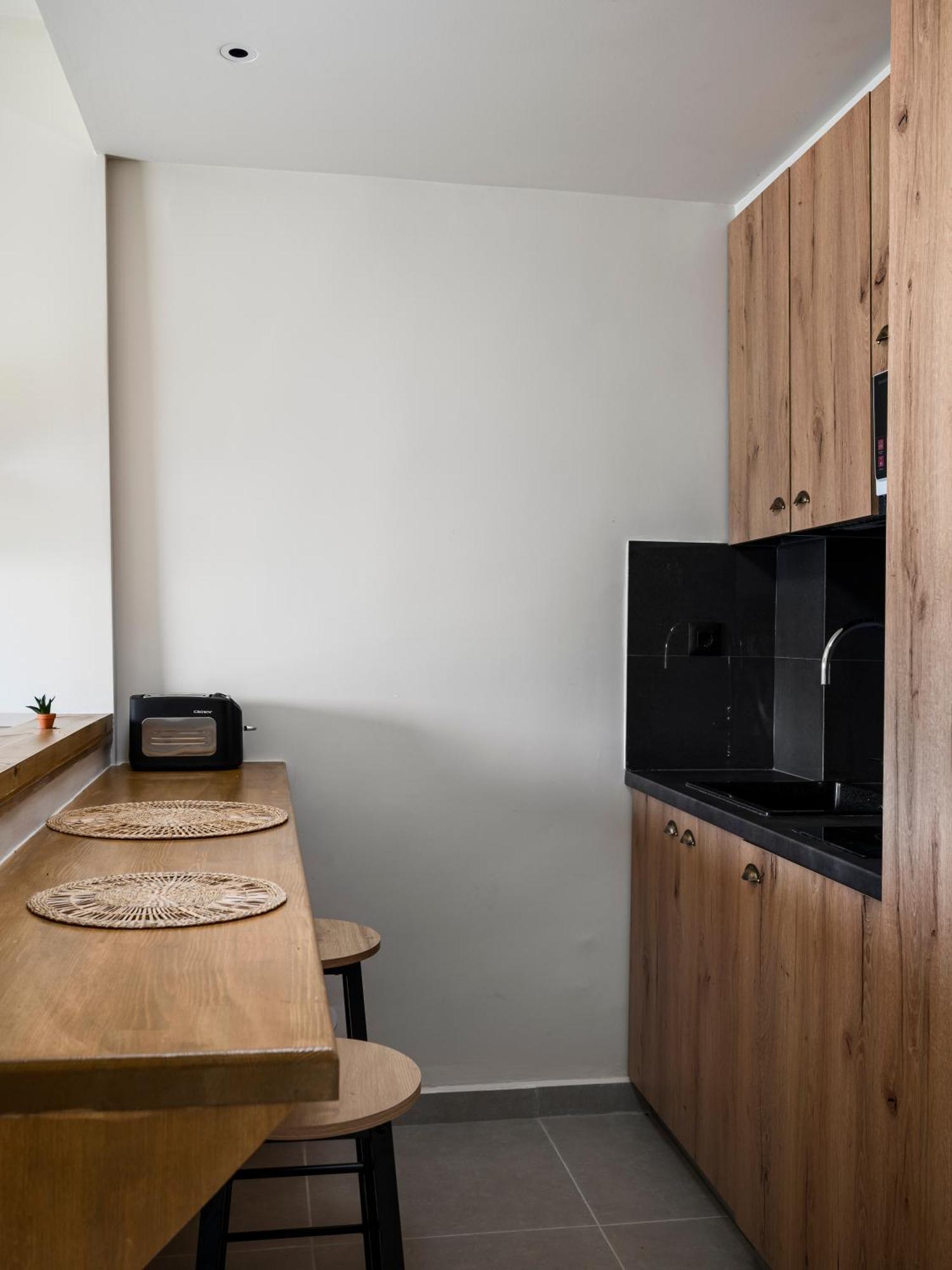 Loadstar Rooms & Suites Контокали Екстериор снимка
